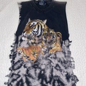 Wild Black Lion Graphic T Shirt Womens Size Large Distress Unique Fading